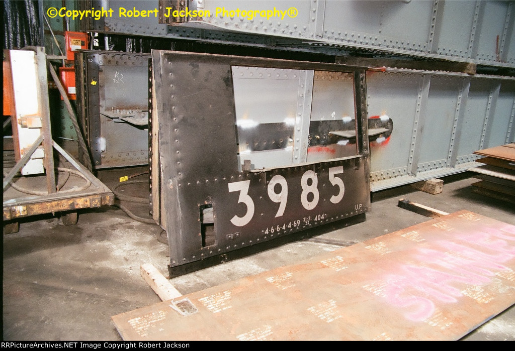 UP 3985 side part